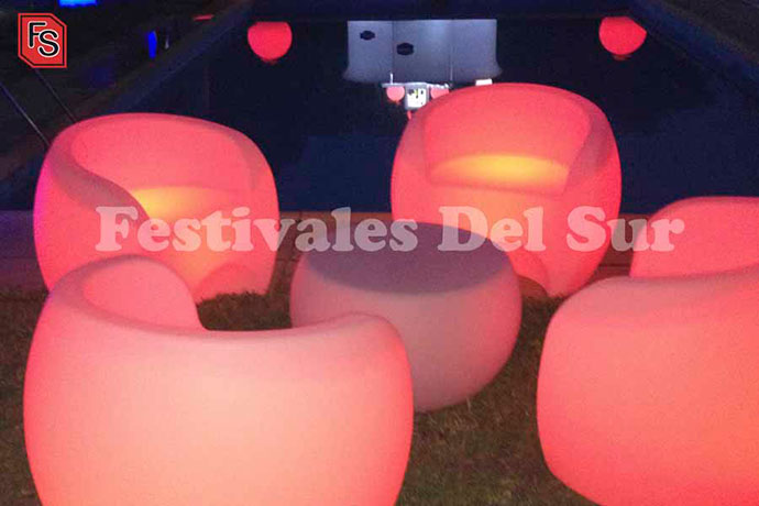 sillas naranjas de led