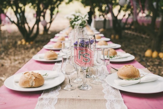 Almuerzo en una boda. Fuente: Pinterest.