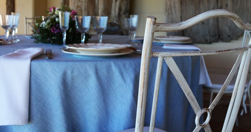 Todo lo que necesitas para montar una mesa perfecta al aire libre - Festivales del Sur